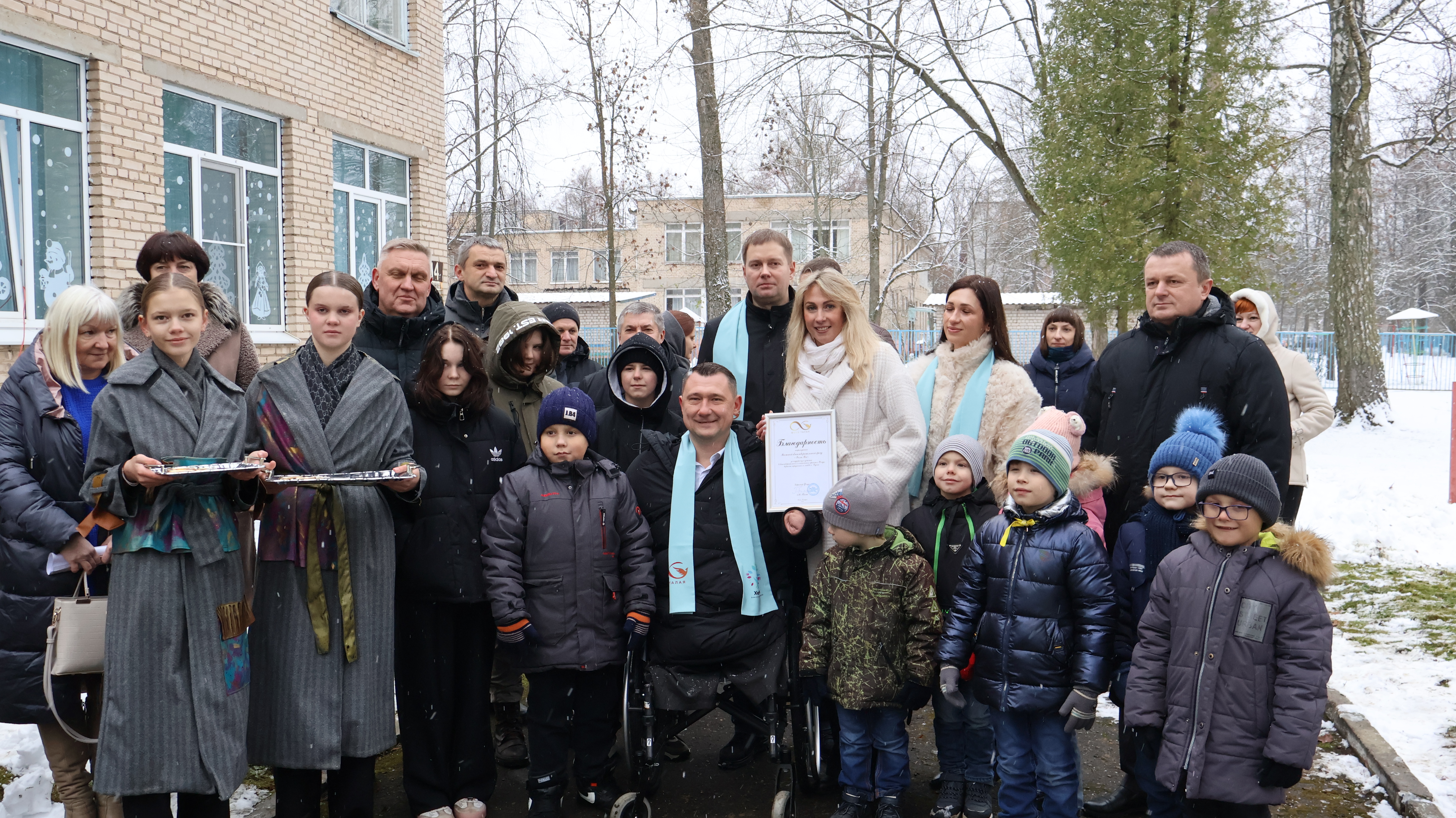 Островок радости и здоровья: в Новополоцке установили многофункциональную спортивно-игровую площадку