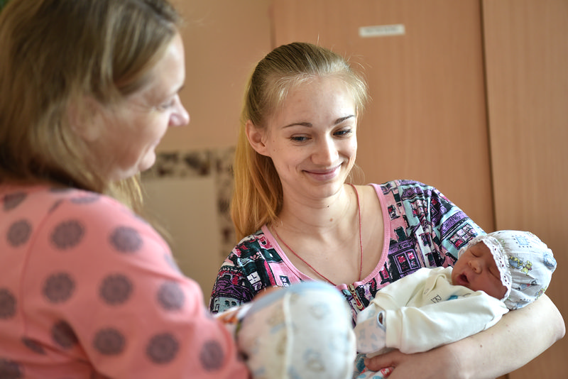 В Витебской области «Белая Русь» поздравила малышей, родившихся в День Независимости