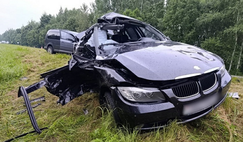 Неисправный BMW, алкоголь в крови и 111 км/ч: в аварии в Полоцком районе погибла 17-летняя девушка