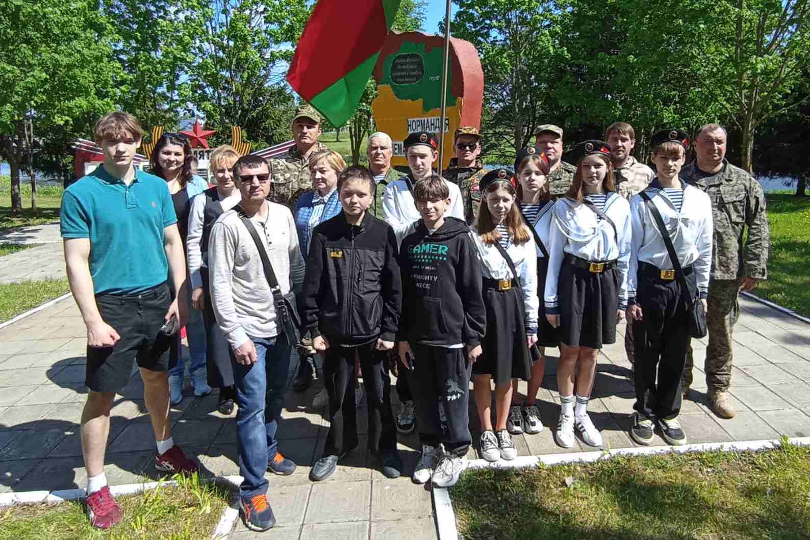 Учащиеся витебской СШ №8 помогли найти останки 132-х воинов возле деревни Наворотье Лиозненского района