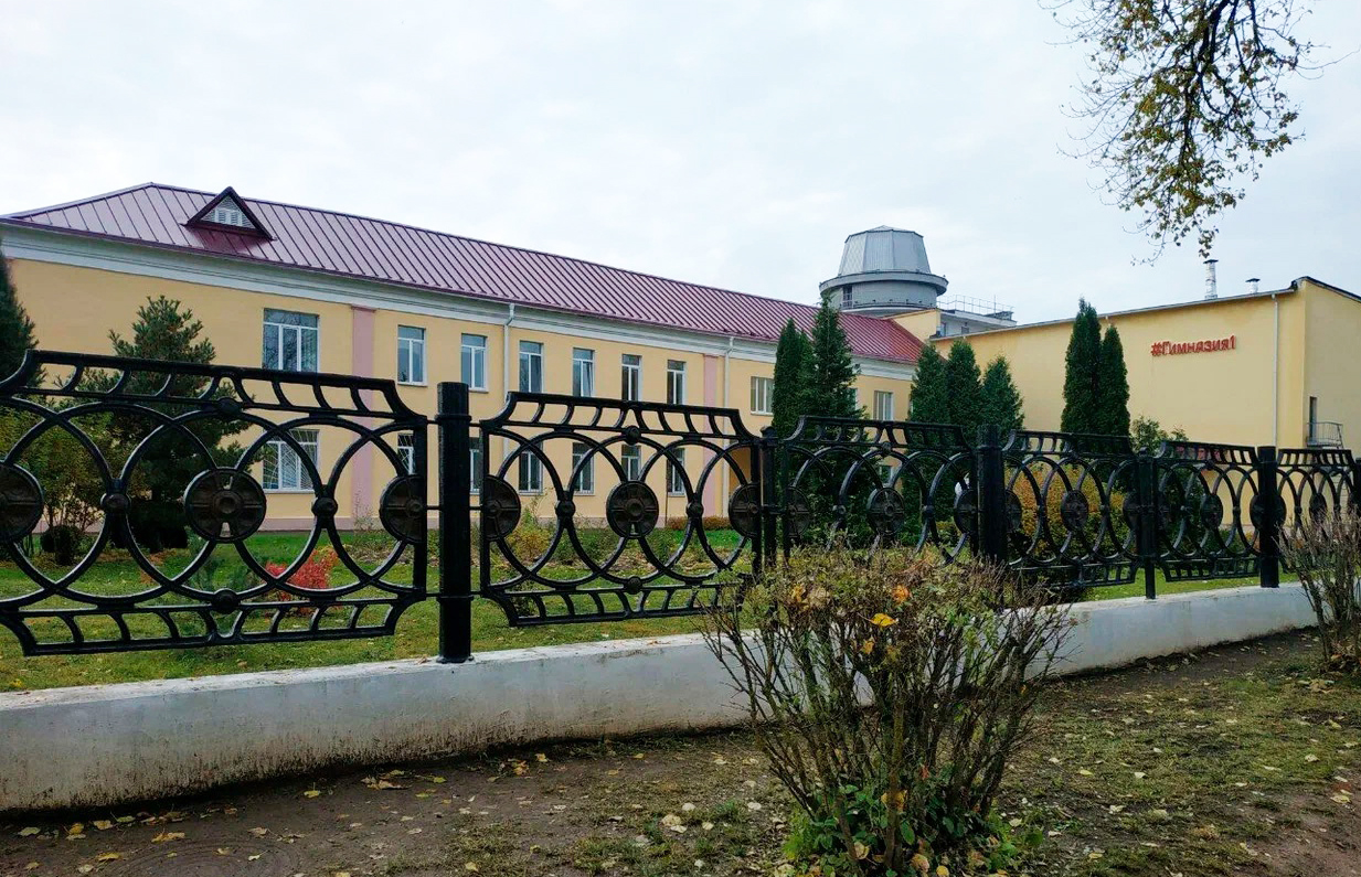 В Витебске в результате движения грунтов на территории гимназии № 1 имени Ж.Алфёрова в стенах одного из корпусов образовались трещины