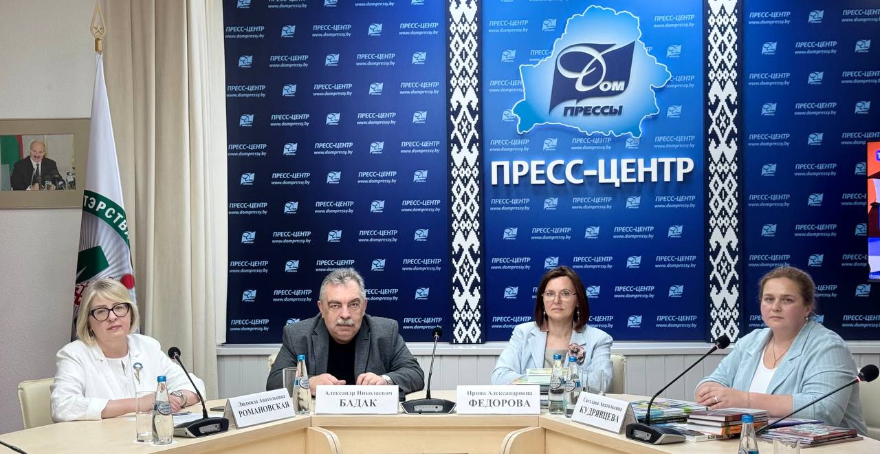 28 новых пособий и свежие серии: в Доме прессы презентовали литературу к школьному сезону