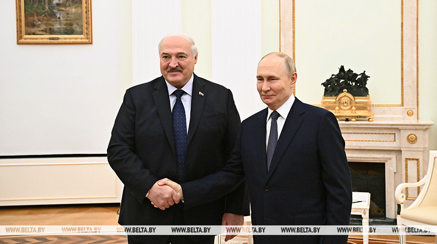 Лукашенко предложил Путину обсудить ряд региональных проблем