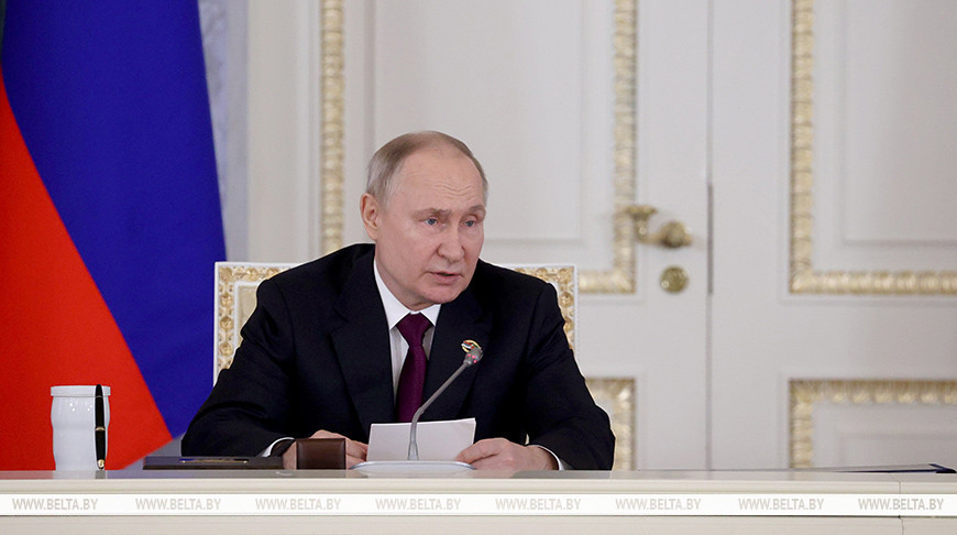 Александр Лукашенко поздравил Президента России Владимира Путина с днем рождения