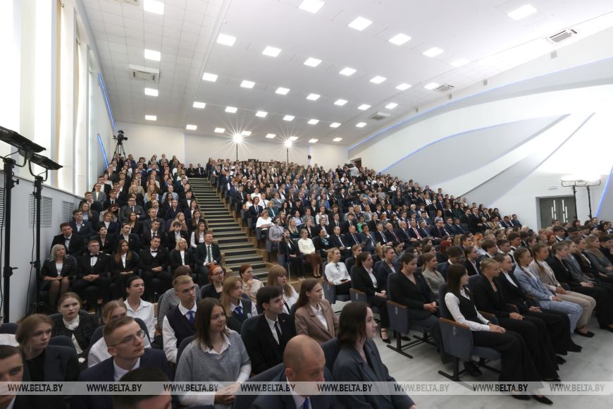 Александр Лукашенко: На примере белорусов надо учиться, как ценить свое прошлое и беречь мир