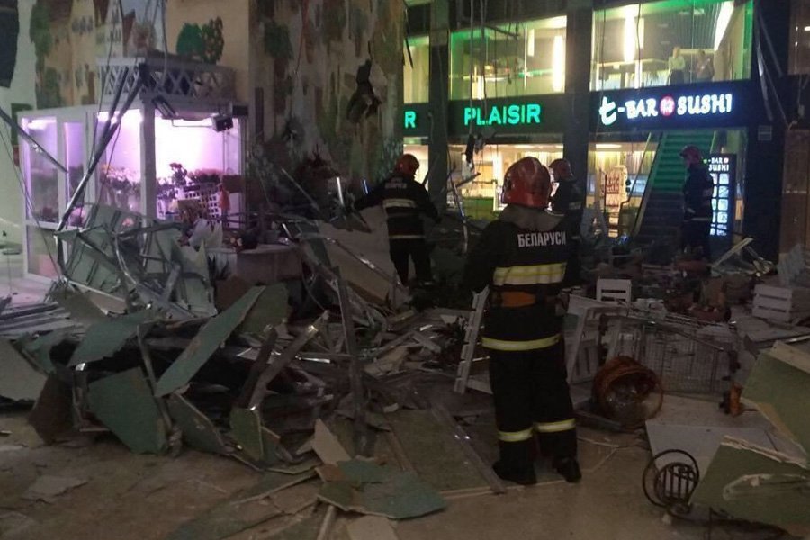 В столичном торговом центре «Арена Сити» обвалился потолок