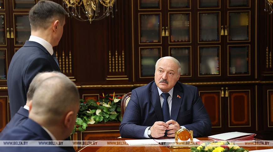 Александр Лукашенко о работе с кадрами: людей обижать нельзя