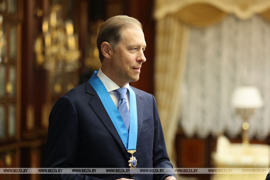 Александр Лукашенко вручил орден Дружбы народов первому вице-премьеру России Денису Мантурову