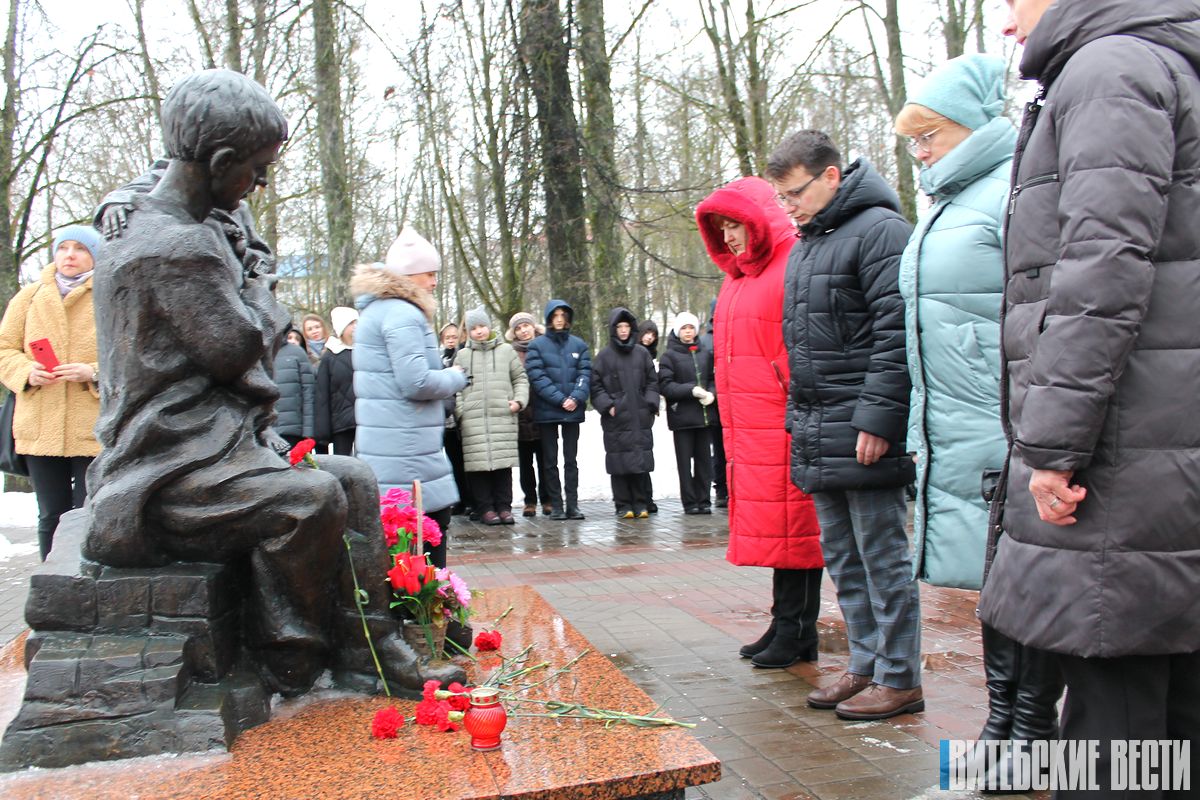 В Витебске состоялась траурная церемония, посвященная 80-летию со Дня полного освобождения Ленинграда от фашистской блокады в годы Великой Отечественной войны