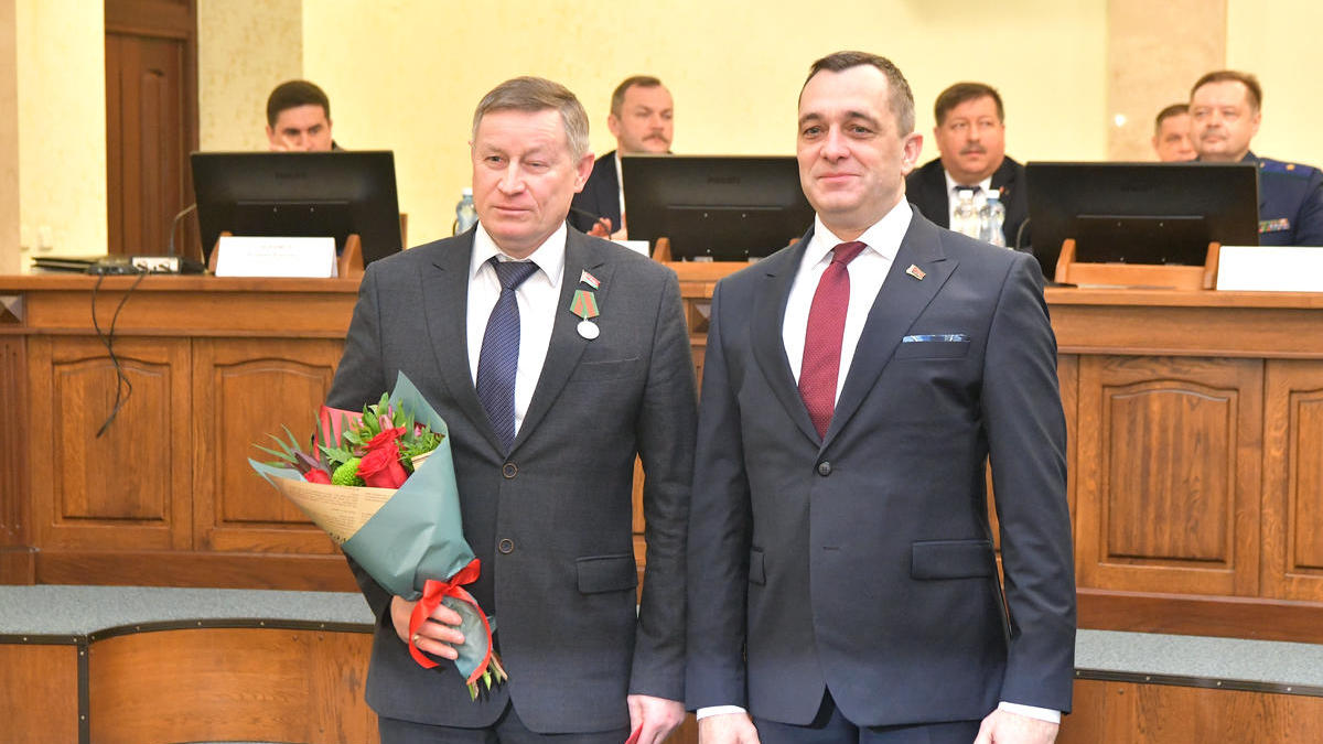 Александр Субботин вручил медали «За безупречную службу»