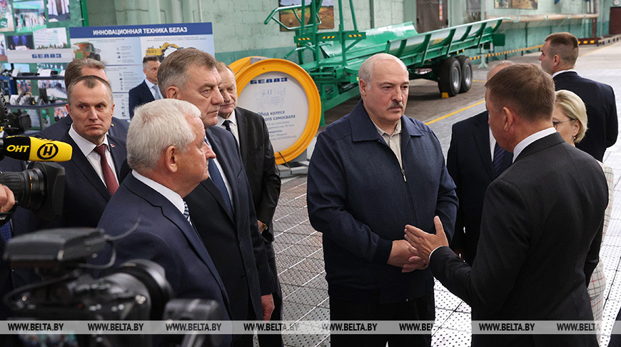 Александр Лукашенко - руководству промпредприятий: с импортозамещением будем вас поддавливать, это шанс