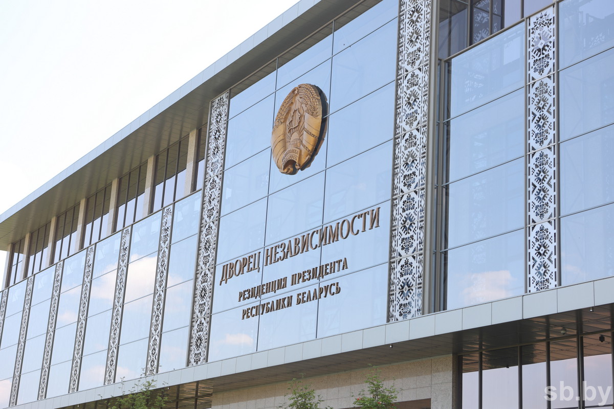 Уборочная, сев озимых и госзаказ. Александр Лукашенко заслушал доклад главы Минсельхозпрода