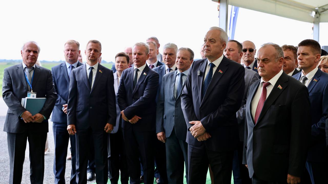 В Чашникском районе под руководством Игоря Сергеенко проходит выездное расширенное рабочее совещание депутатов Палаты представителей