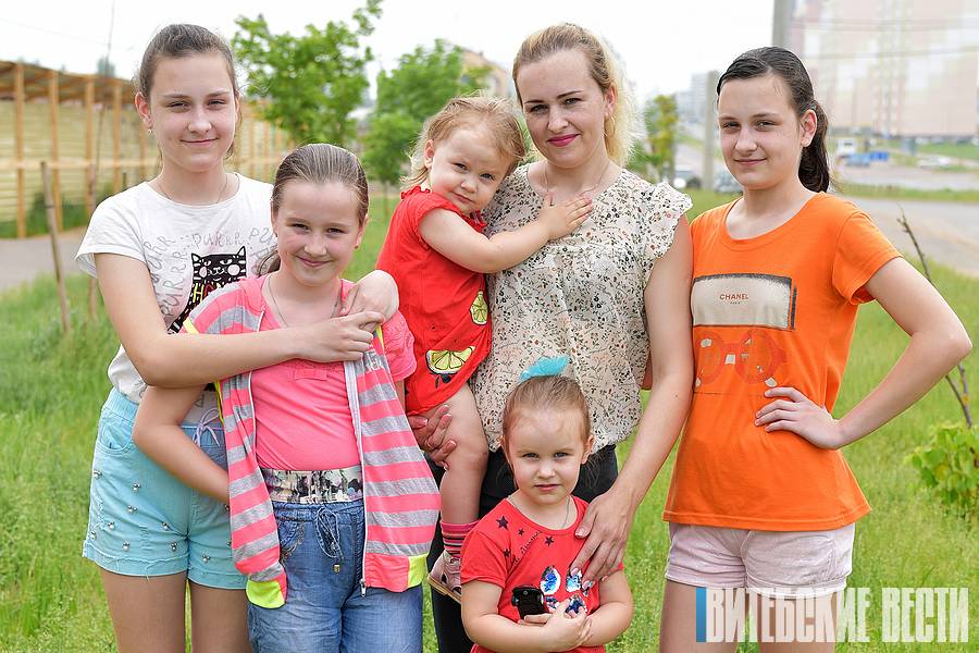 Многодетная мама из Витебска рассказала, почему считает рождение 5 дочерей подарком небес