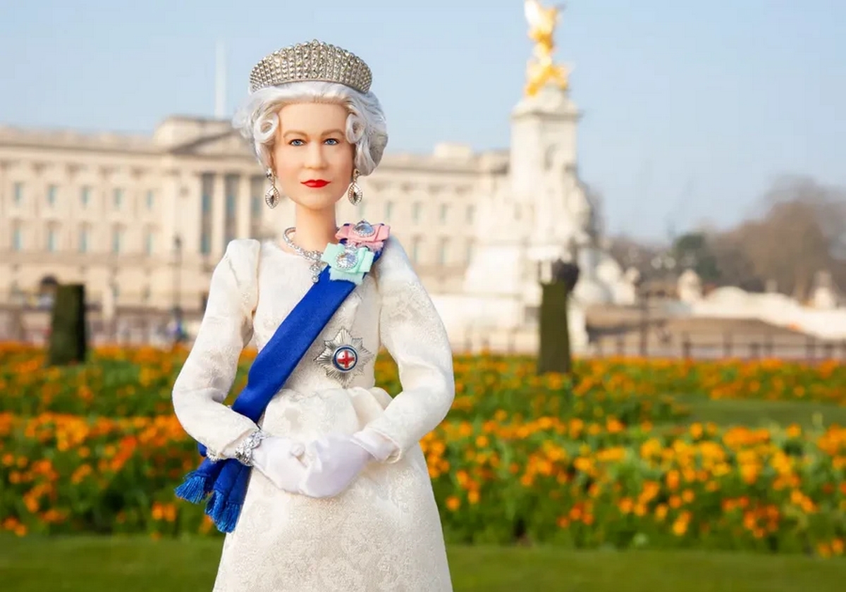 Mattel выпустила коллекционную куклу королевы Елизаветы II