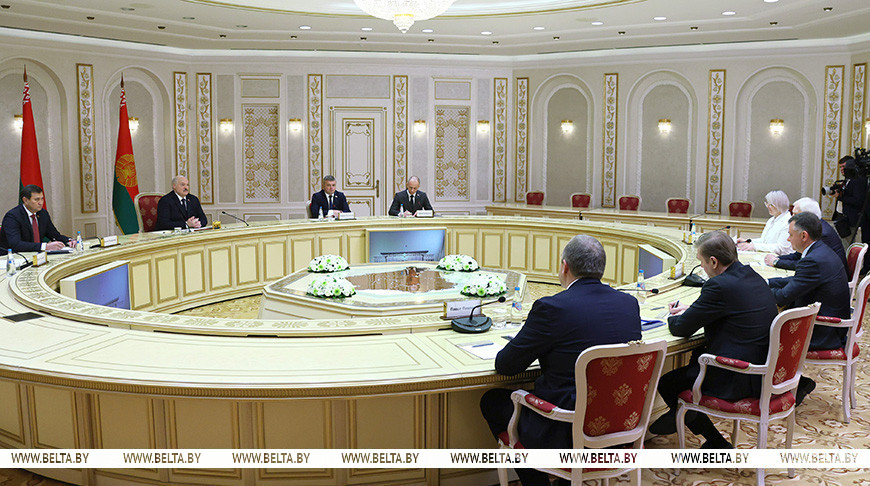 Лукашенко: Беларусь будет вести диалог с Россией по строительству новой АЭС 