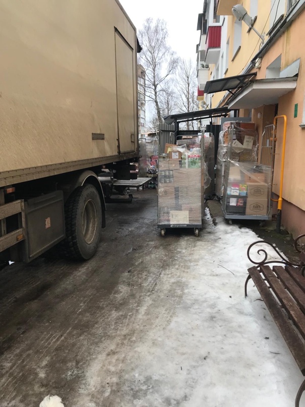Наказание «Хитом»: жильцы дома в Витебске борются против шумного магазина