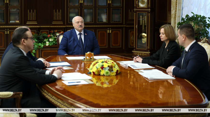 Устраивает ли это абитуриентов и их семьи? Лукашенко подробно расспросил чиновников о проведении ЦЭ и ЦТ