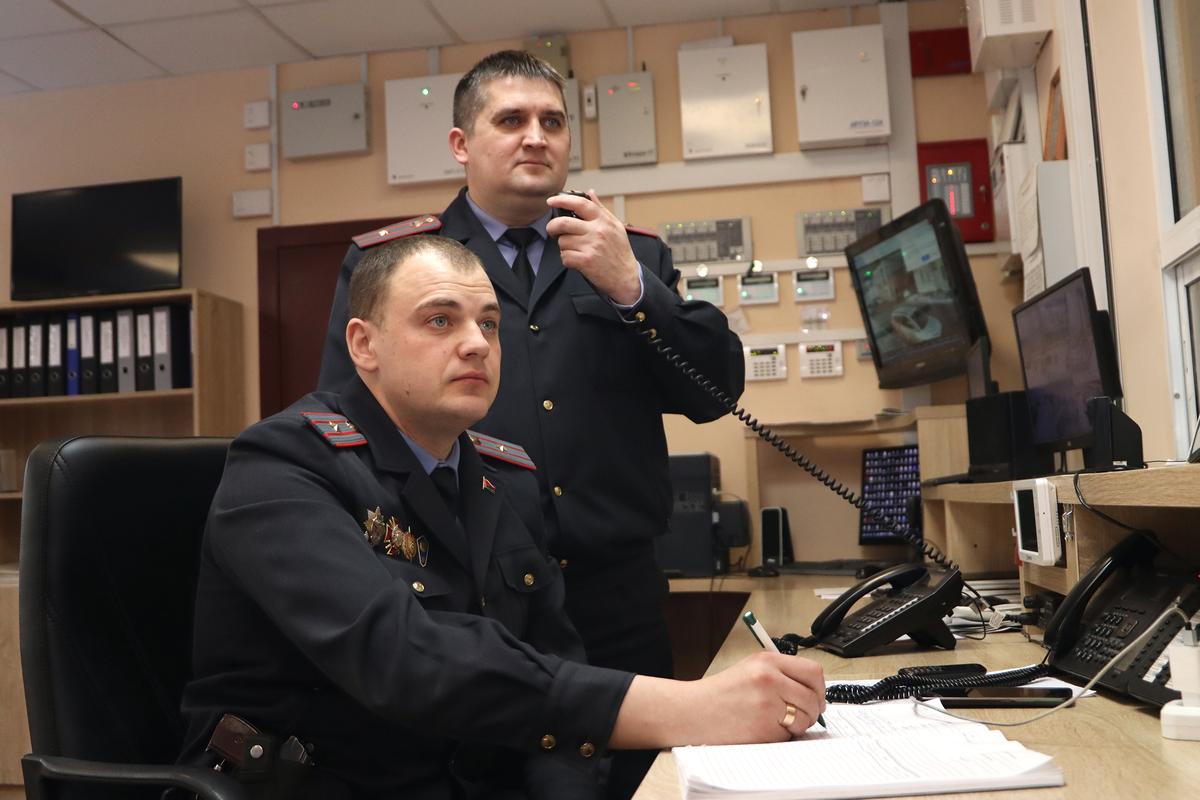 Держит руку на пульсе безопасности. Старший оперативный дежурный Октябрьского РОВД Витебска Андрей Горбачёв рассказал о дежурной службе 