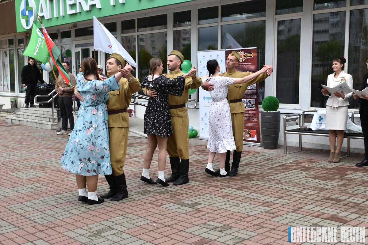 Патриотическую акцию ко Дню Победы организовали работники Витебского УП «Фармация»