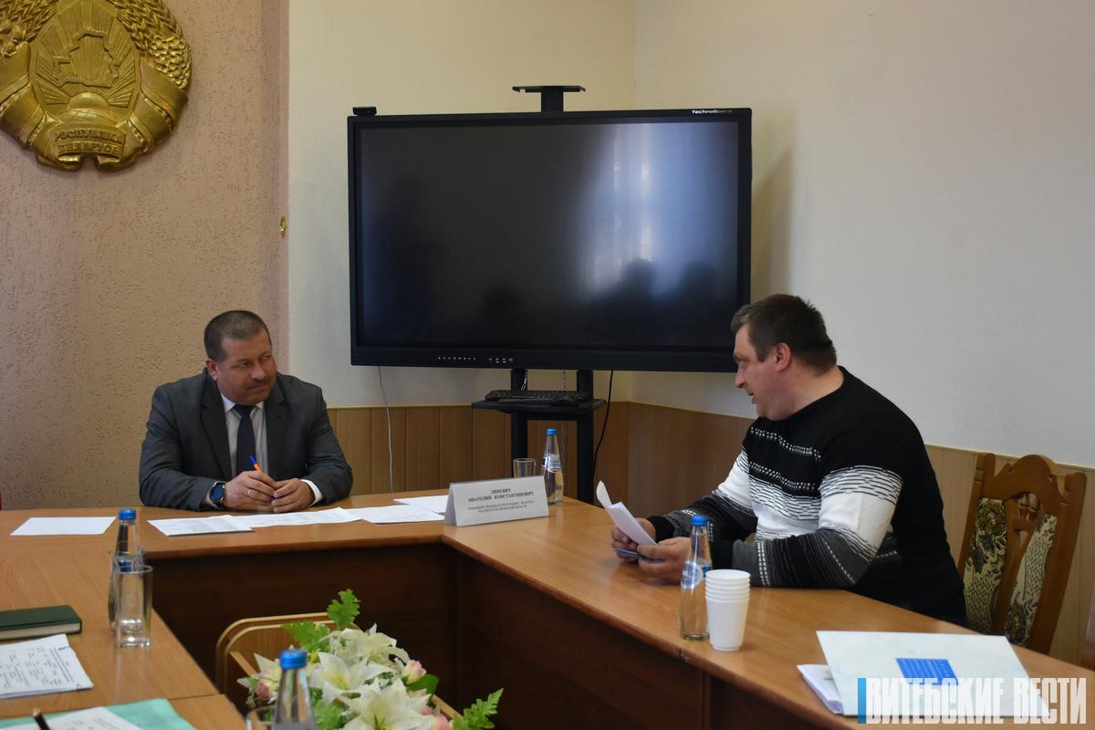 Анатолий Линевич провел прием граждан и "прямую линию" в Полоцке