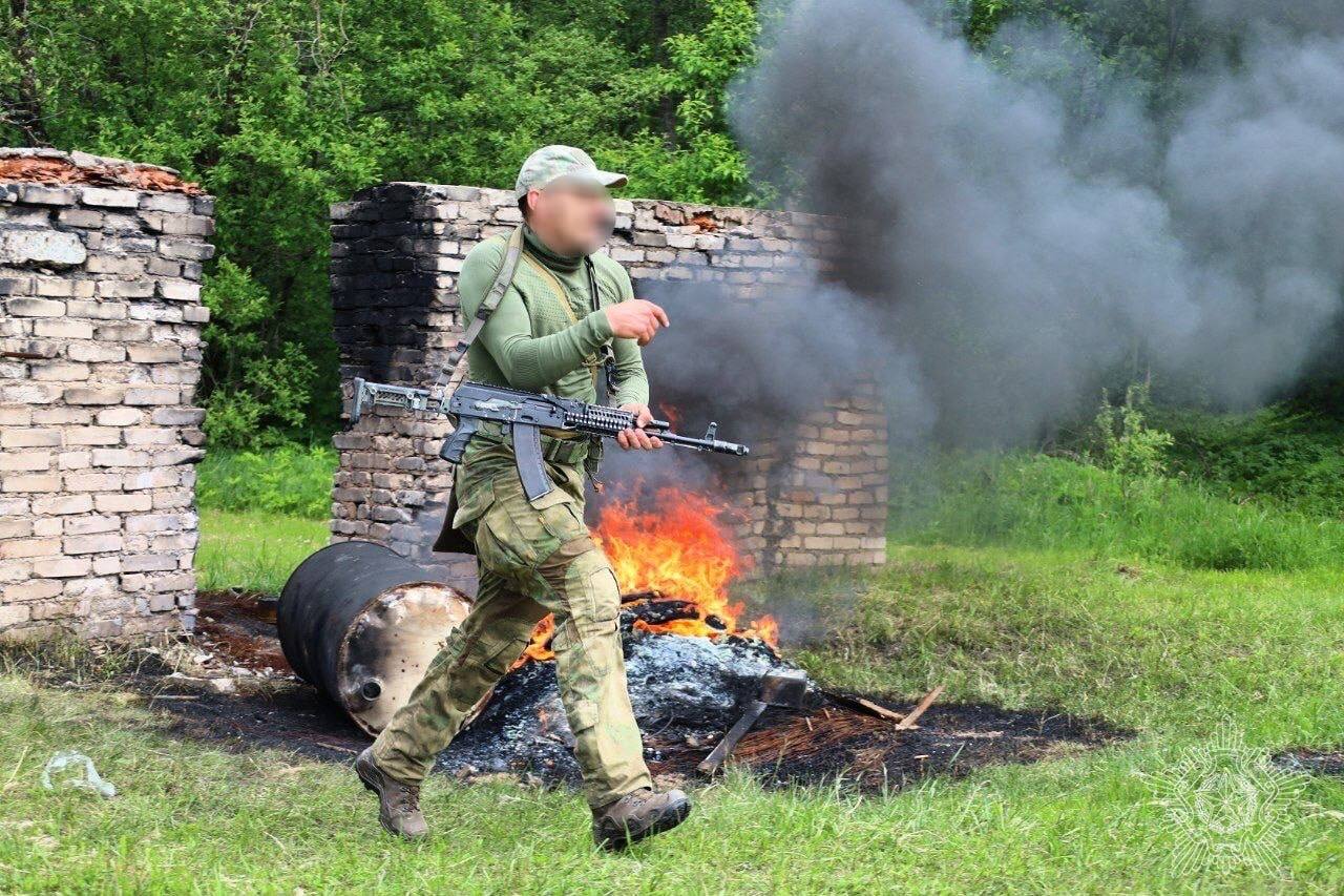 Под Витебском прошли испытания военнослужащих на право ношения нагрудного знака «Доблесть и мастерство»