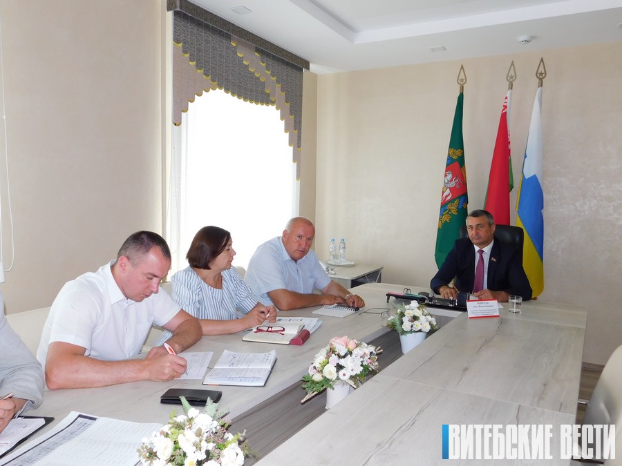 Сенатор Олег Жингель провел личный прием граждан в Глубоком