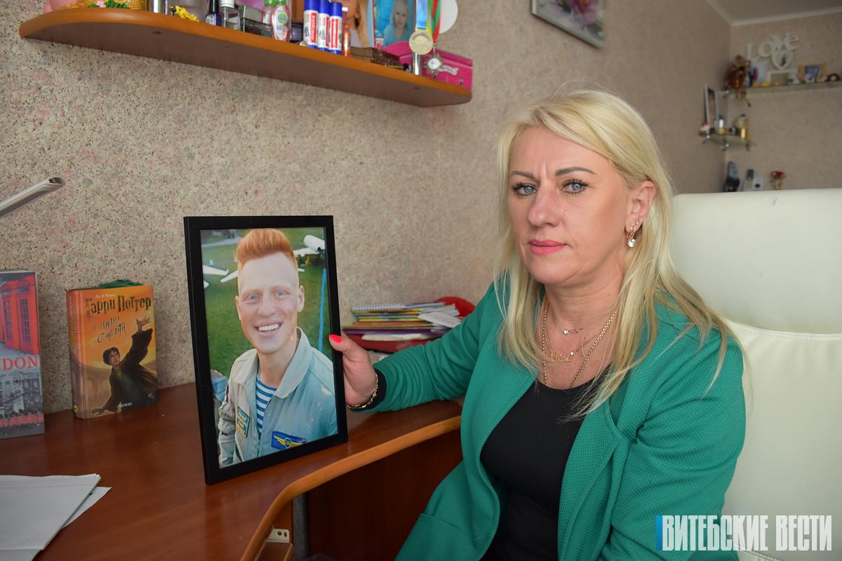 Мама Никиты Куконенко: "Экипаж мог бы спастись, но как бы жили они потом с тем, что самолет упал на жилой квартал."