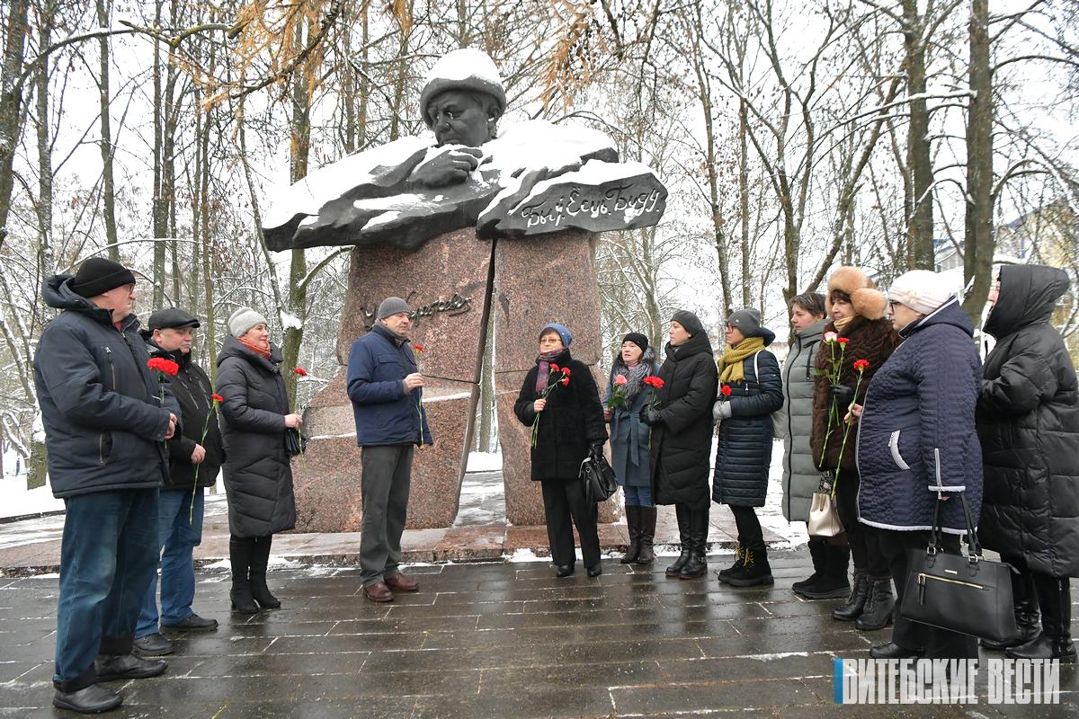 В Витебске почтили память писателя Владимира Короткевича
