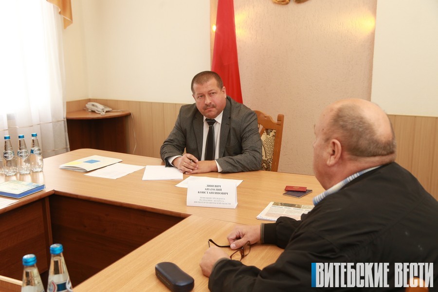 Помощник Президента Анатолий Линевич на выездном приёме граждан в Полоцке отметил важность общения с населением