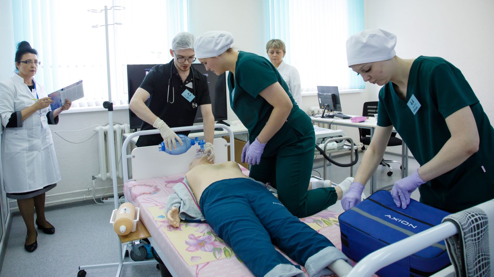 В Витебске студенты и учащиеся медицинских вузов и колледжей страны состязались в умении оказывать неотложную медицинскую помощь