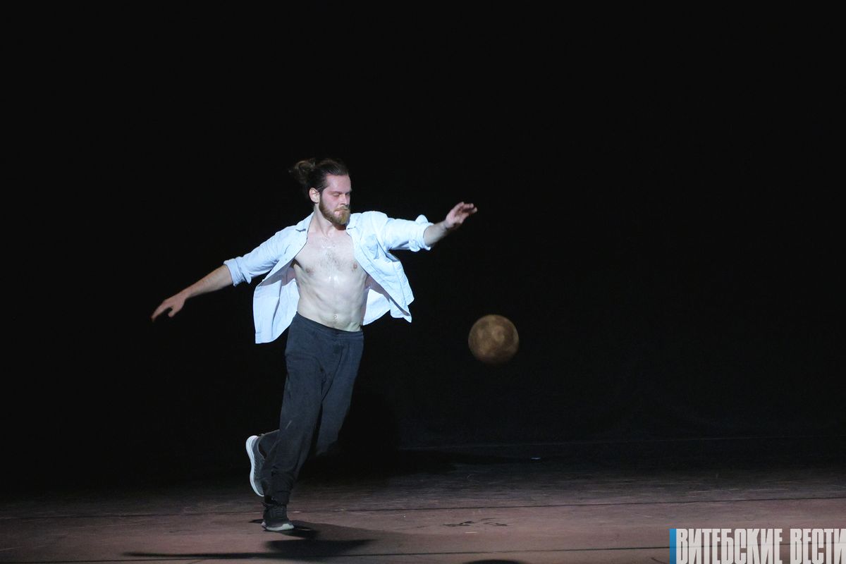 «ONE MAN BALL»: футбольный мяч, ставший частью танцевального искусства 