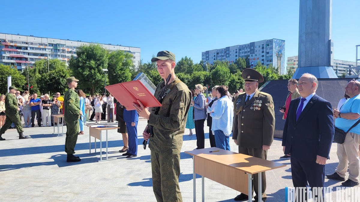 Студенты ВГМУ, прошедшие обучение по программе подготовки офицеров запаса, приняли присягу на верность Республике Беларусь