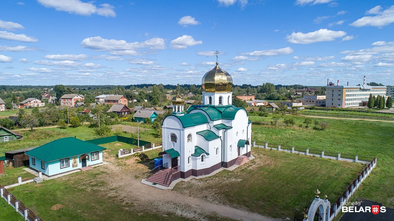 Новые детские площадки и красочные фасады домов: как преображается горпоселок Оболь Шумилинского района?