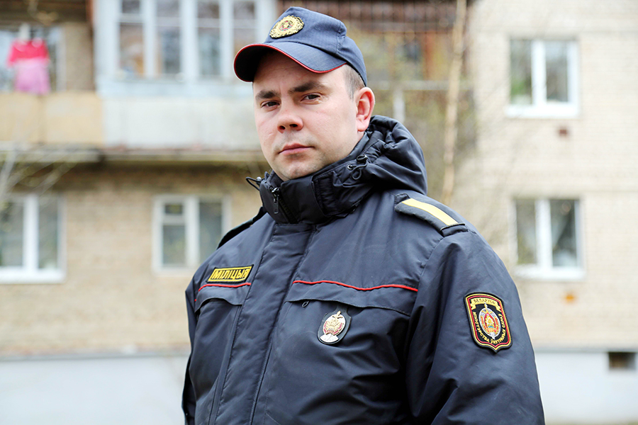 В Витебске милиционер спас мужчину, который хотел спрыгнуть с 5-го этажа 