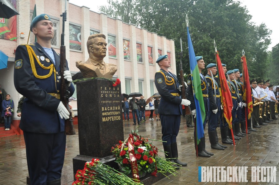 В Новополоцке открыли монумент легендарному десантнику Герою Советского Союза Василию Маргелову