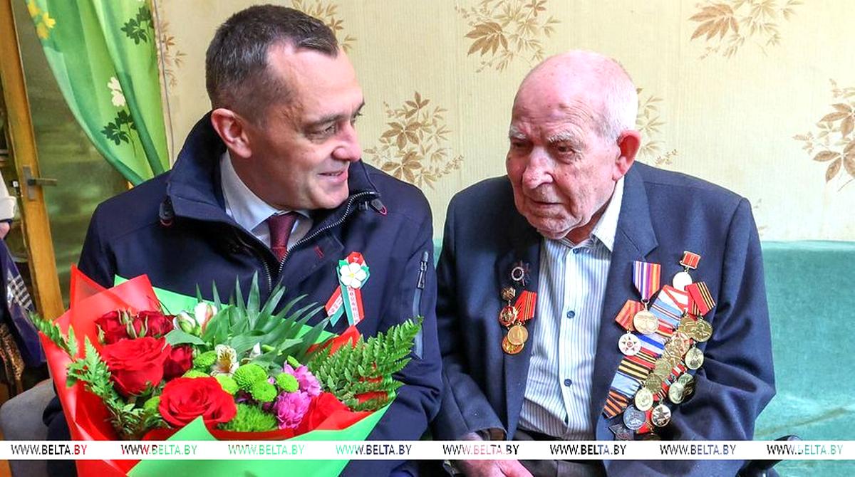 В Витебске ветераны войны приняли поздравления с Днем Победы