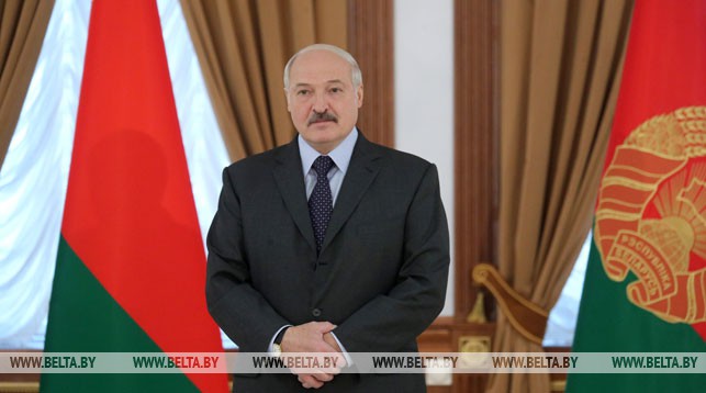Лукашенко вручил госнаграды спортсменам и тренерам по тяжелой атлетике