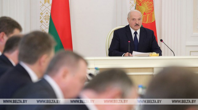 Лукашенко провел с руководством Совета Министров совещание по экономическим вопросам