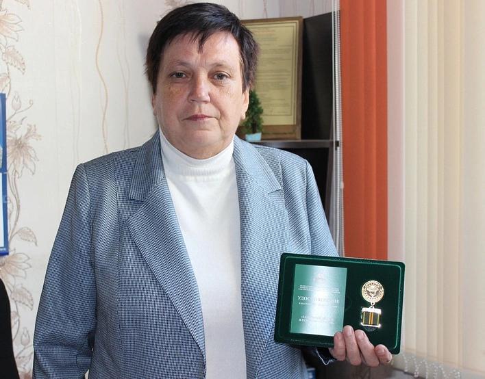 Тамара Сидорко из Чашникского района удостоена высшей награды концерна «Беллесбумпром» – нагрудного знака «За личный вклад в развитие отрасли»