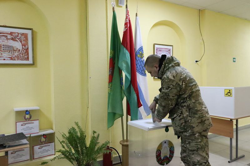 Выборы в Дубровно: атмосфера царит праздничная и доброжелательная 