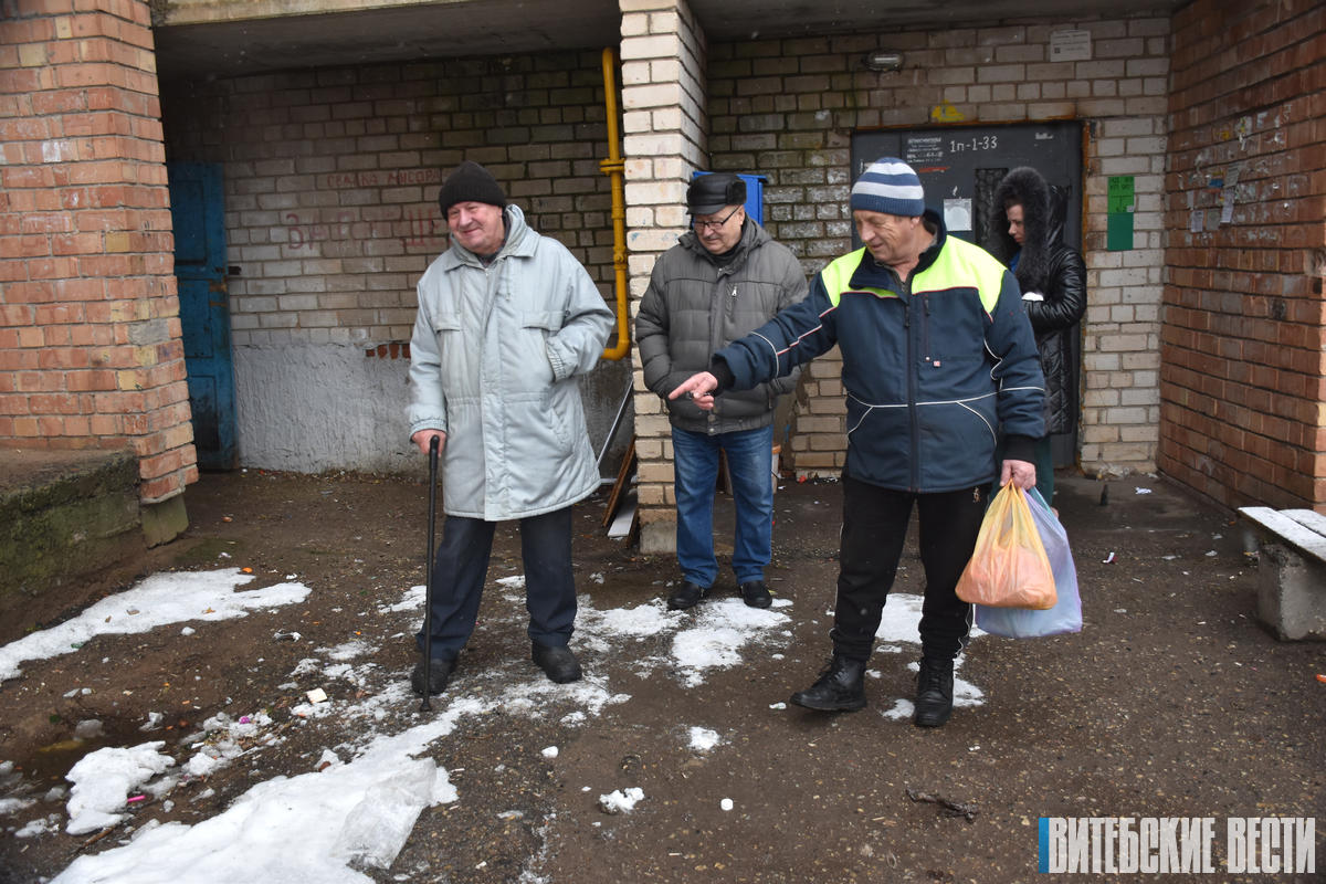«Здесь свалка и бардак»: витебчане о проблемах в доме по адресу улица Карла Маркса, 108
