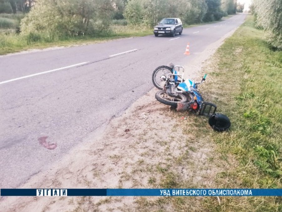 В Миорском районе на трассе опрокинулся мопед: водитель в больнице