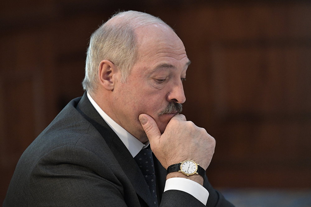Президент Беларуси поручил до 1 октября обновить декрет №3