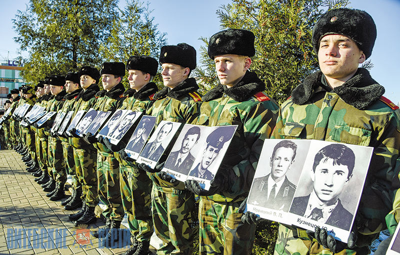 Открытие мемориальной доски летчику-герою и митинг. В Витебске почтили память воинов-интернационалистов (+ФОТО)