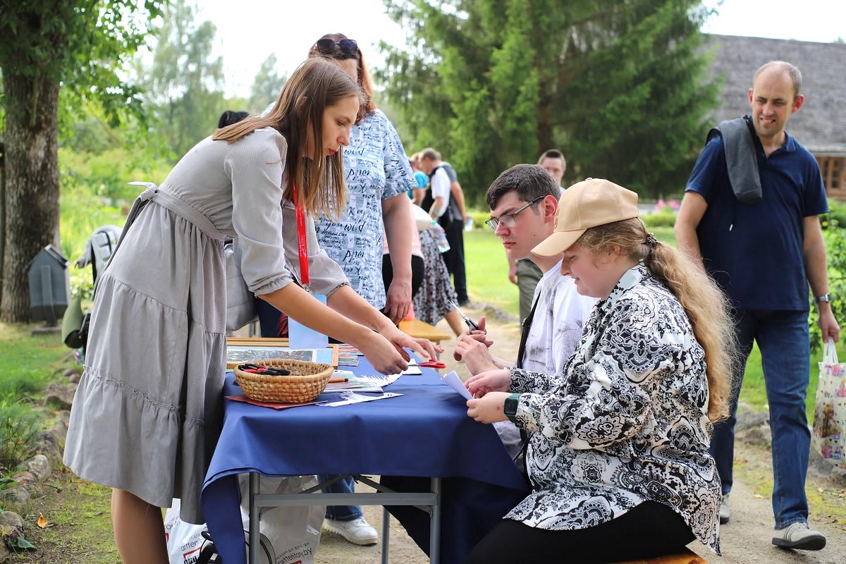 Выставка «Жить жизнь» к 250-летию ратуши и 80-летию Победы открылась в Витебске