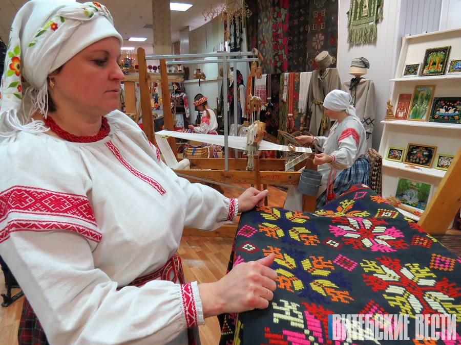 Лепельскія майстрыхі адраджаюць асаблівы від ткацтва