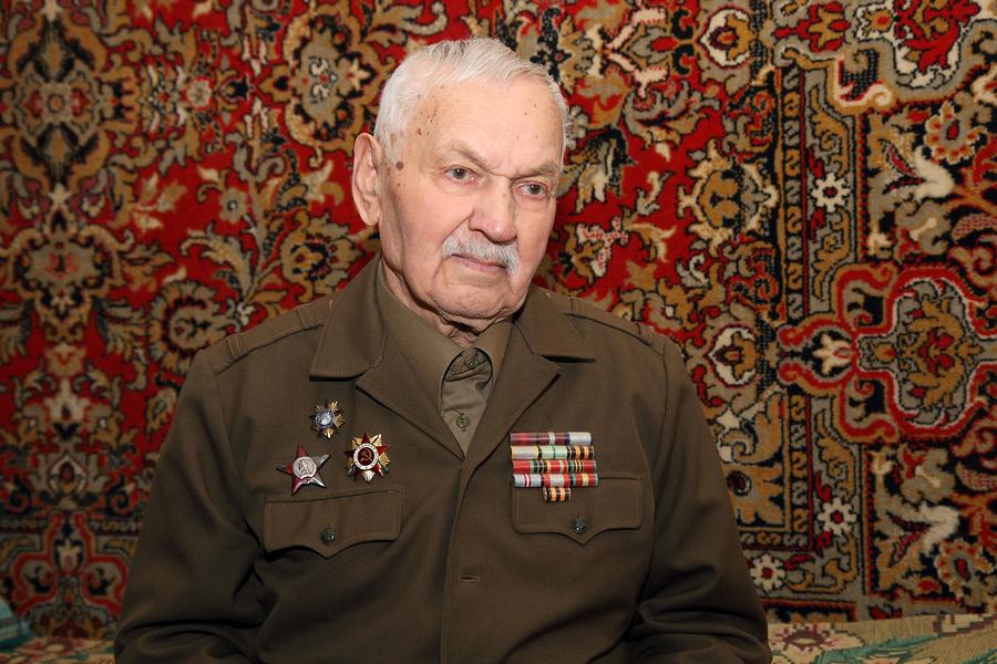 «Ну и шуточки у тебя, курносая!» – мог бы попенять смерти командир минометной роты Иван Коваленко