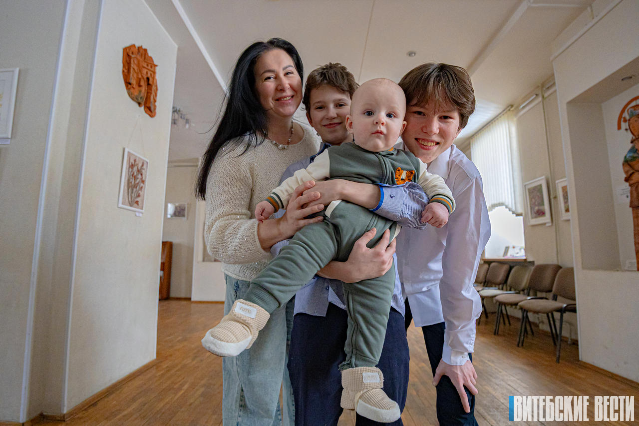 «В 30 лет впервые стала мамой, а сейчас – трое сыновей»: история многодетной мамы из Витебска Оксаны Зориной