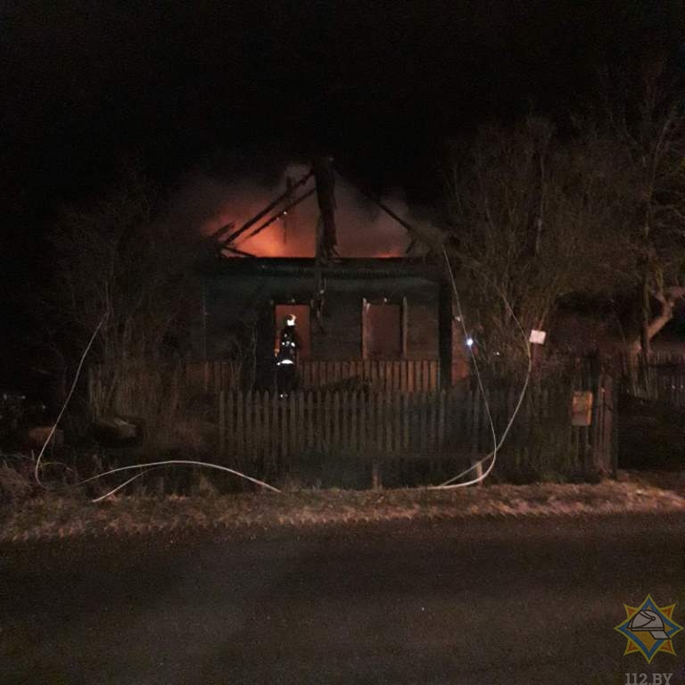 На пожаре в Чашникском районе погиб пенсионер, его супруге удалось спастись